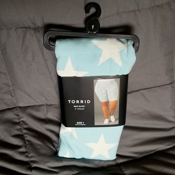 Nwt torrid blue stars bike shorts. Size 1 - Picture 3 of 5